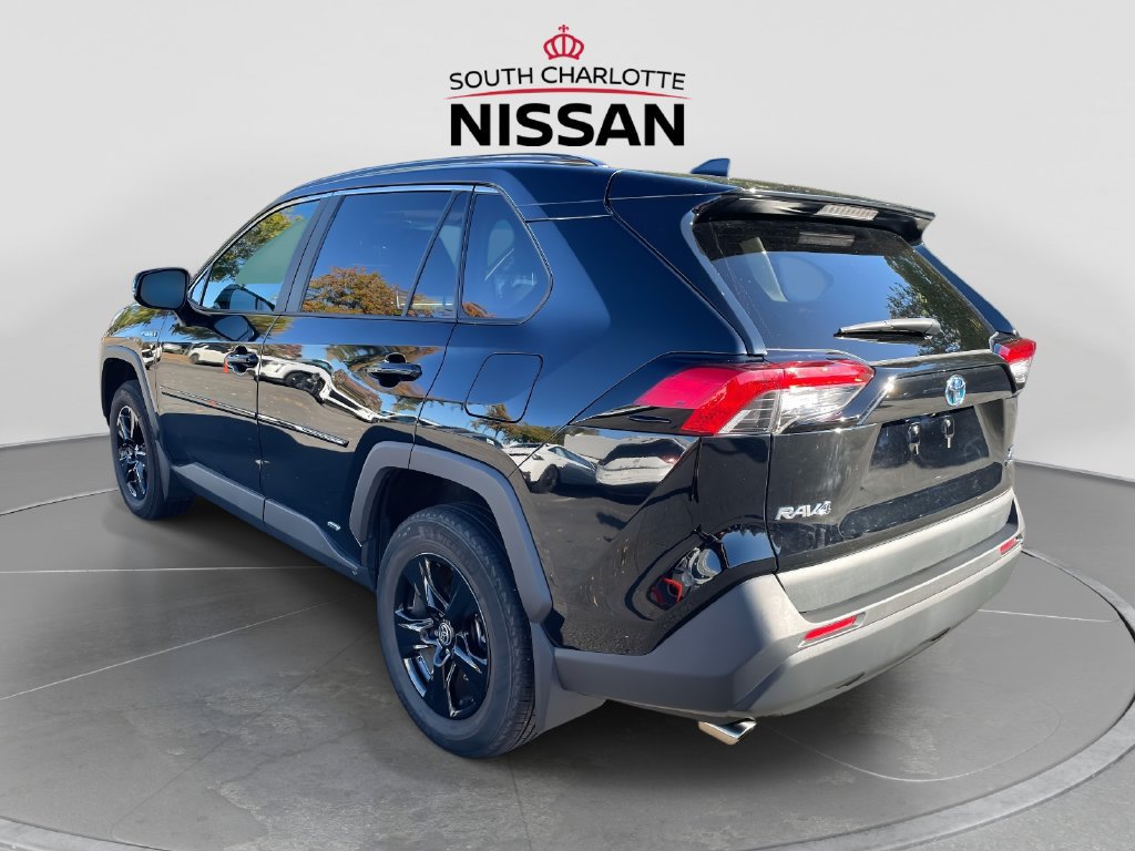 Used 2021 Toyota RAV4 XLE w/ Convenience Package AWD/4WD image 4