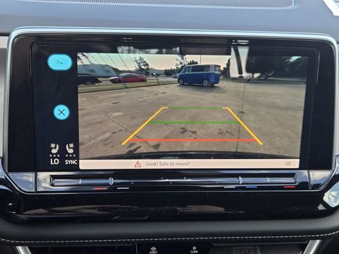 New 2026 Volkswagen Atlas Cross Sport SE image 15