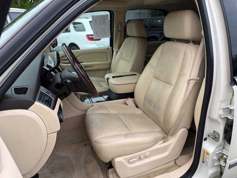 Used 2007 Cadillac Escalade AWD w/ Information Package image 9