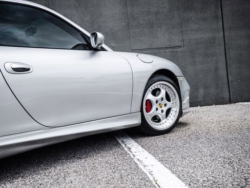 Used 2001 Porsche 911 Carrera RWD image 27