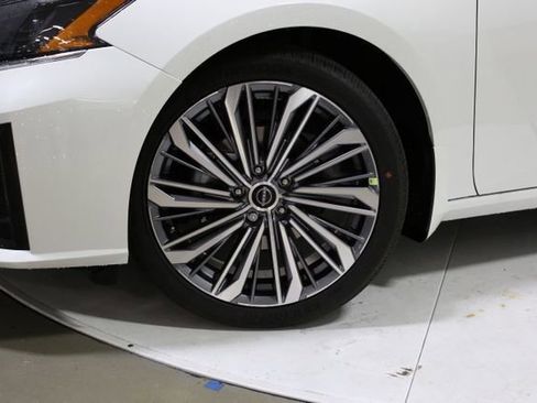 New 2025 Nissan Altima 2.5 SL image 2