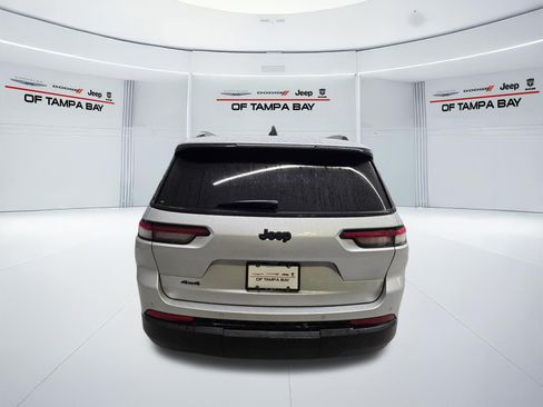 Used 2023 Jeep Grand Cherokee L Laredo AWD/4WD image 5