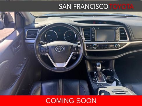 Used 2019 Toyota Highlander SE image 3