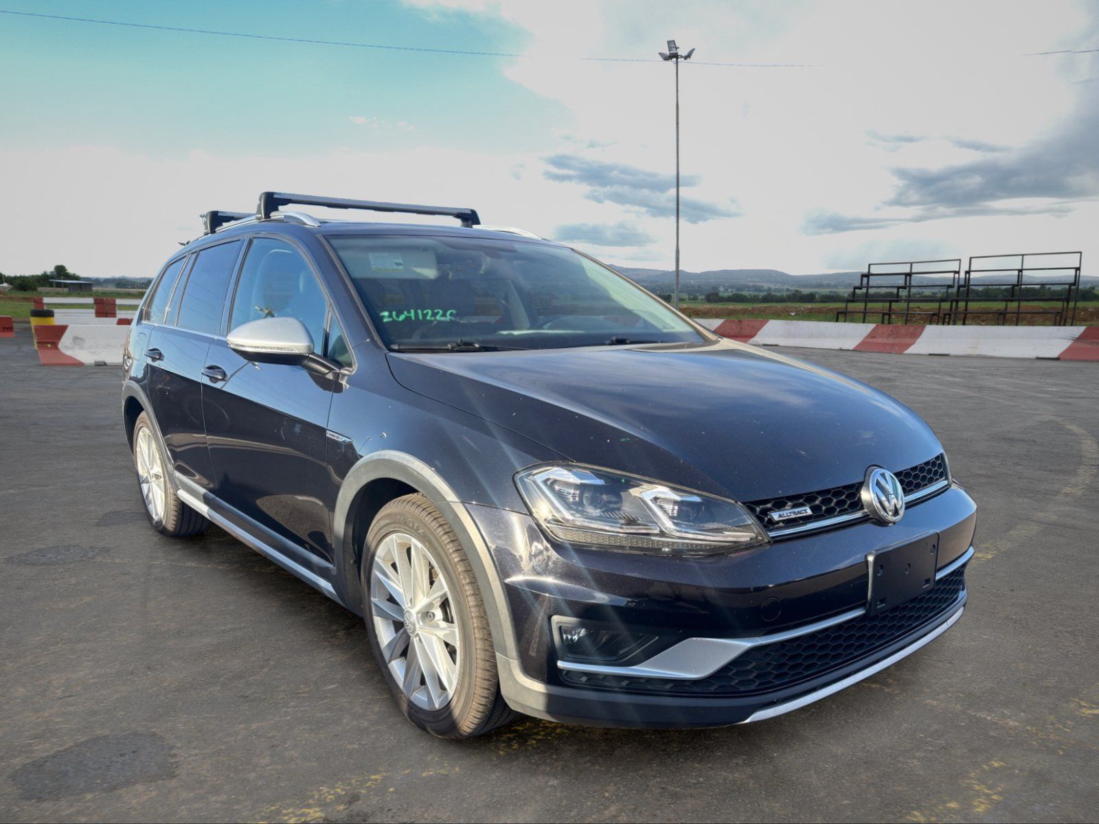 Used 2017 Volkswagen Golf Alltrack SE AWD/4WD image 2