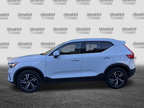 Certified 2025 Volvo XC40 B5 Core image 7