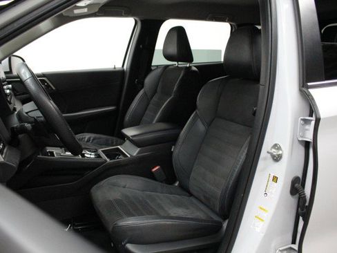 Used 2022 Mitsubishi Outlander SE image 8