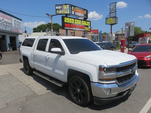 Used 2017 Chevrolet Silverado 1500 LT w/ Texas Edition AWD/4WD image 3