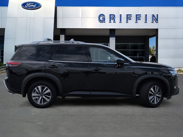 Used 2025 Nissan Pathfinder SL AWD/4WD image 3