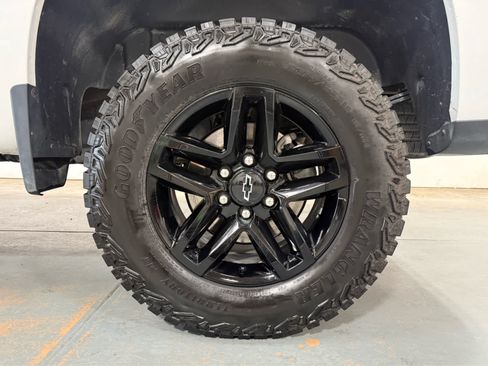 Used 2025 Chevrolet Silverado 1500 LT Trail Boss AWD/4WD image 11