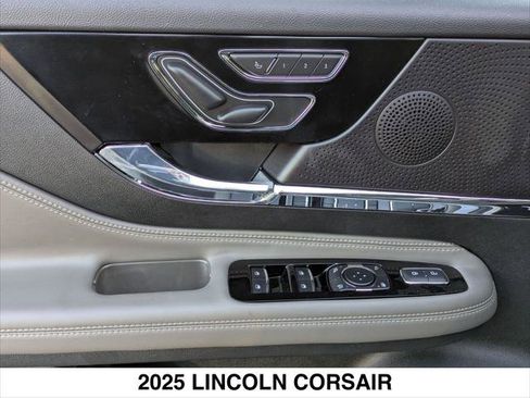 New 2025 Lincoln Corsair Reserve image 7