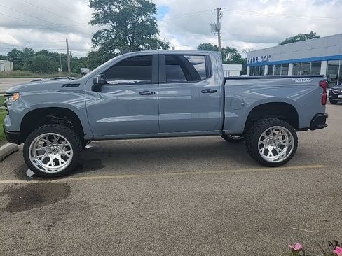 Used 2024 Chevrolet Silverado 1500 LT Trail Boss w/ LT Trail Boss Premium Package AWD/4WD image 3