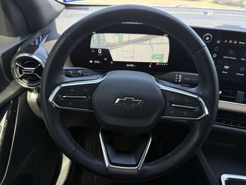 Used 2025 Chevrolet Equinox ACTIV w/ Safety and Technology Package FWD image 13