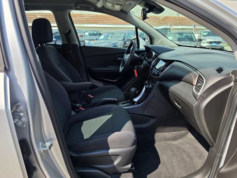 Used 2018 Chevrolet Trax LS AWD/4WD image 24