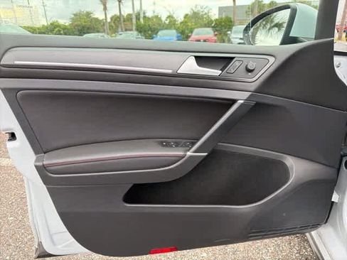 Used 2020 Volkswagen GTI SE image 6