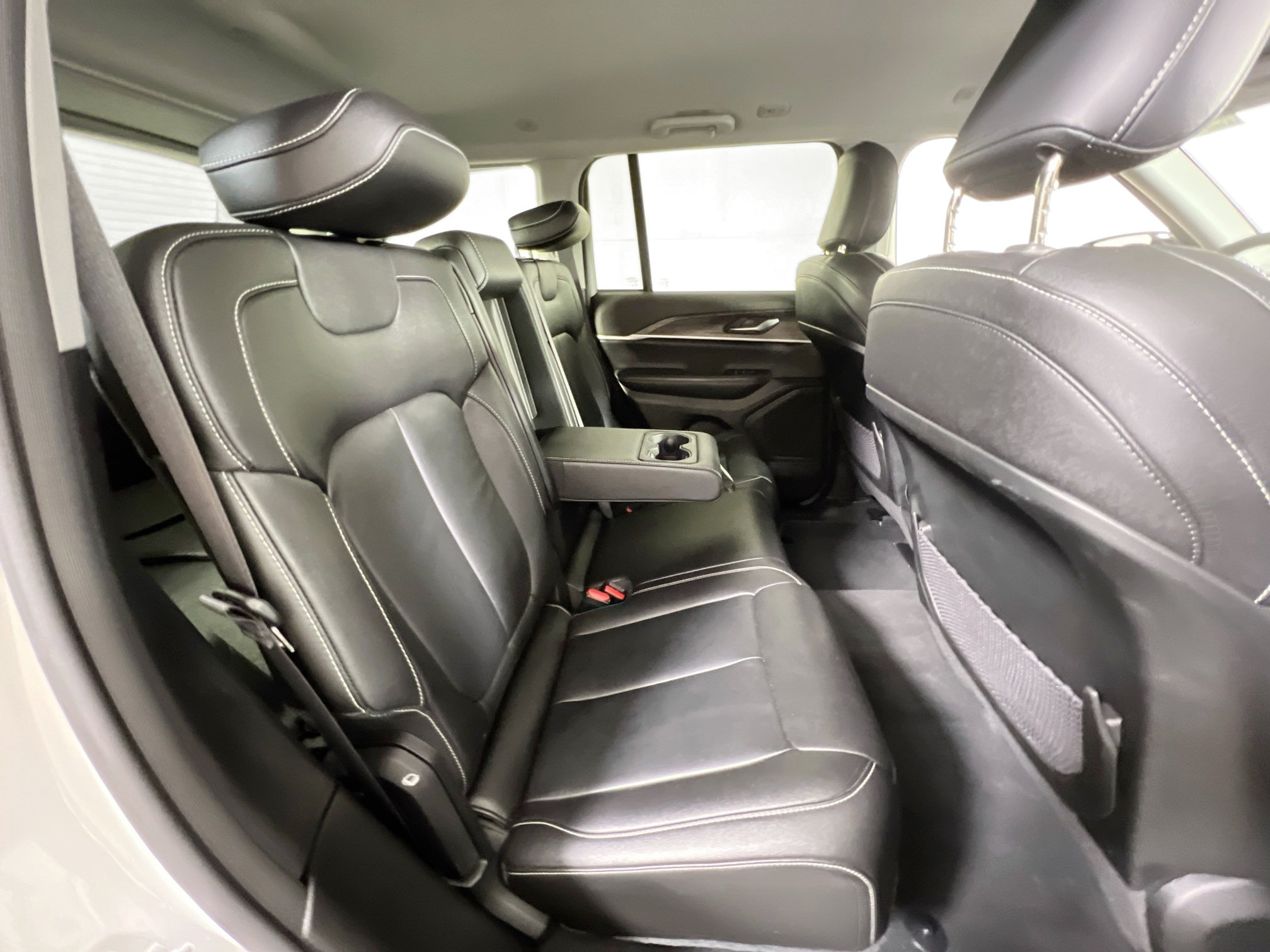 Used 2023 Jeep Grand Cherokee Limited AWD/4WD image 26