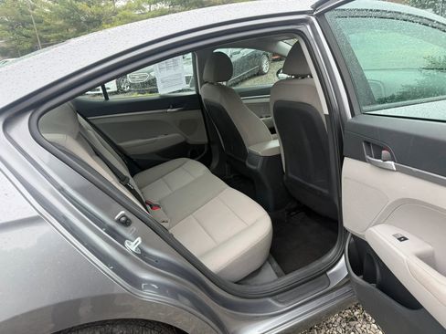 Used 2019 Hyundai Elantra SE FWD image 27