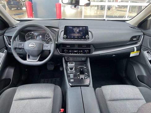 Certified 2025 Nissan Rogue SV FWD image 11
