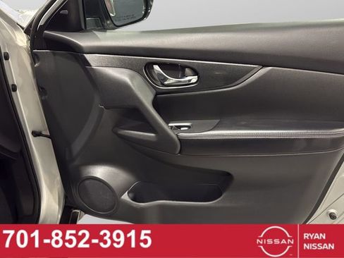 Certified 2016 Nissan Rogue SL w/ SL Premium Package image 37