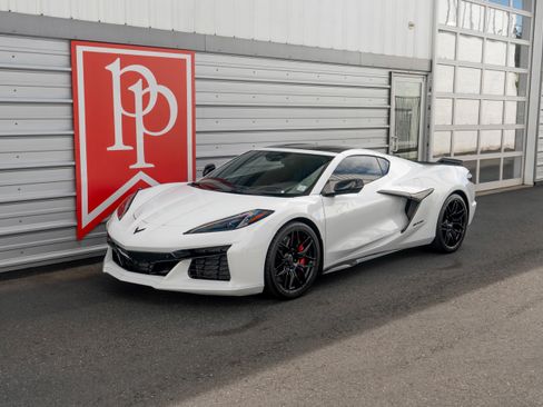 Used 2024 Chevrolet Corvette Z06 w/ Stealth Interior Trim Package RWD image 34