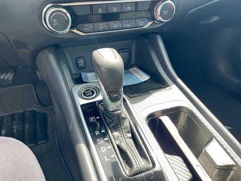 Used 2025 Nissan Sentra SV FWD image 16