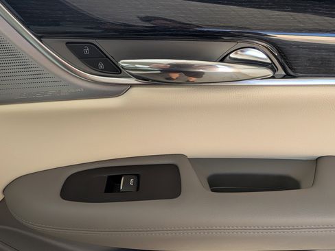 Used 2025 Cadillac XT6 Premium Luxury image 21