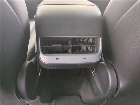 Used 2023 Tesla Model Y Long Range image 18