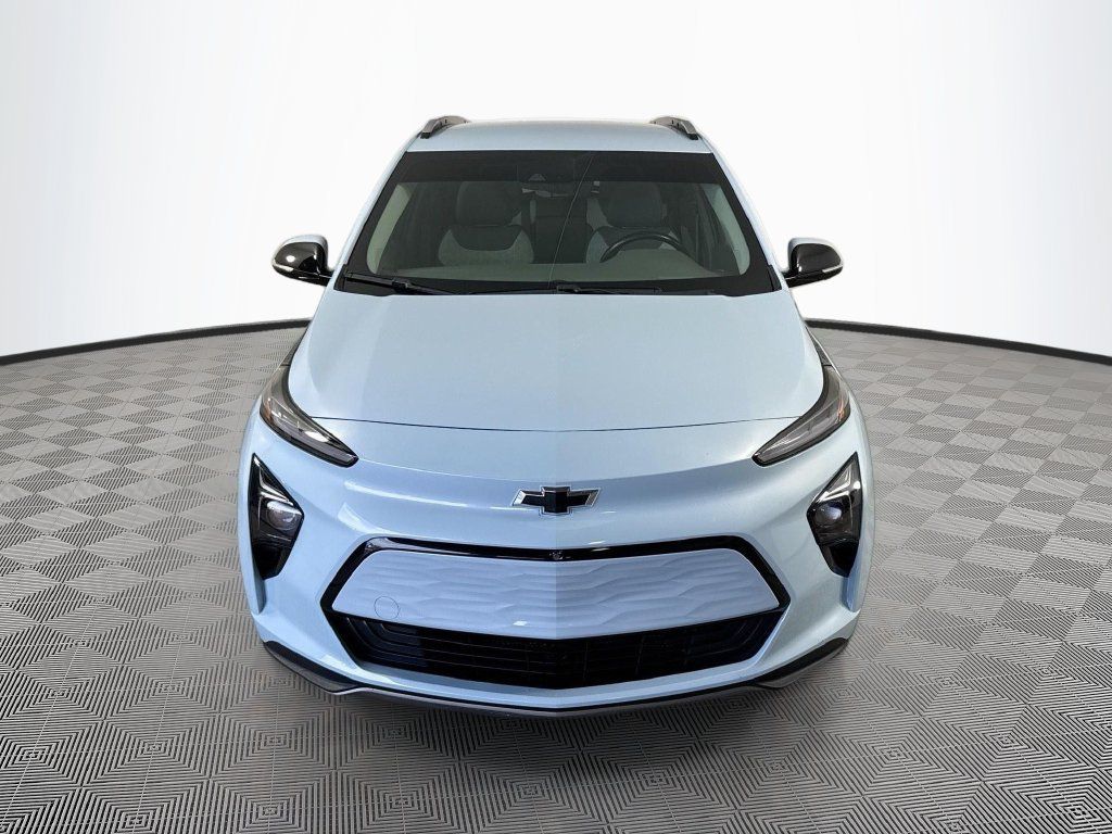 Used 2022 Chevrolet Bolt EUV Premier FWD image 2