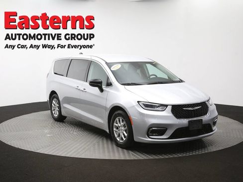 Used 2024 Chrysler Pacifica Touring-L FWD image 49