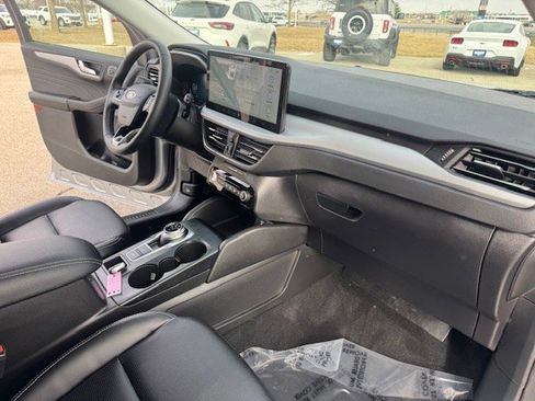 Used 2023 Ford Escape Platinum image 34