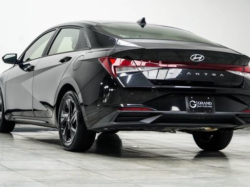 Used 2022 Hyundai Elantra SEL w/ Cargo Package FWD image 11