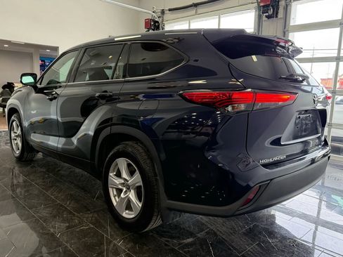 Used 2020 Toyota Highlander LE image 4