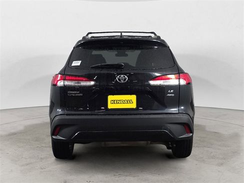 Used 2022 Toyota Corolla Cross LE image 4