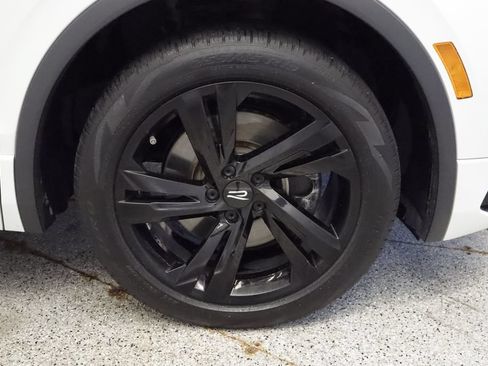 Used 2023 Volkswagen Tiguan SE R-Line FWD image 13