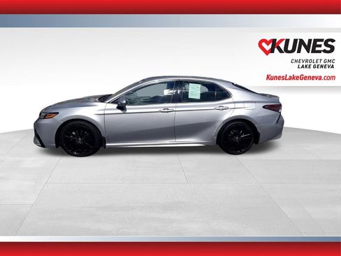 Used 2022 Toyota Camry XSE FWD image 5