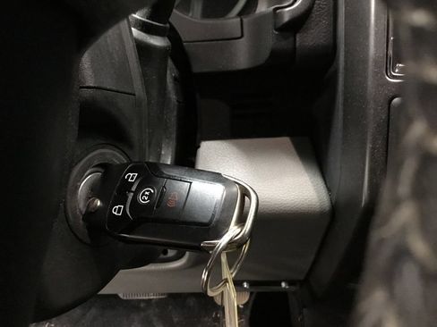 Used 2017 Ford F150 XLT w/ Equipment Group 302A Luxury AWD/4WD image 18