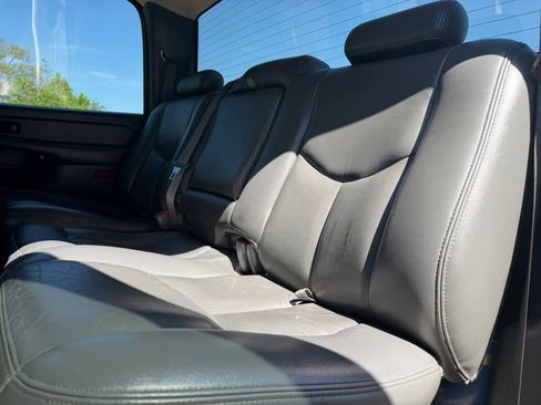Used 2005 Chevrolet Silverado 2500 LT w/ Heavy-Duty Power Package AWD/4WD image 13