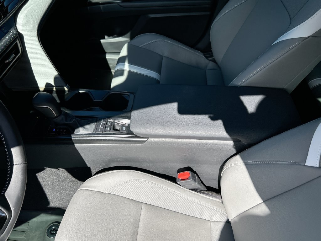 Used 2026 Toyota Camry SE FWD image 29