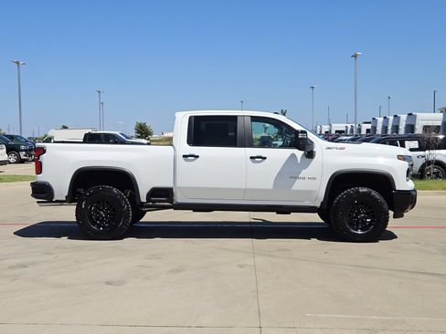 New 2026 Chevrolet Silverado 2500 ZR2 AWD/4WD image 7