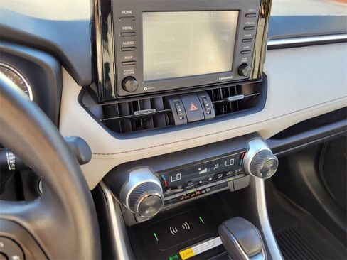 Used 2022 Toyota RAV4 XLE Premium image 17