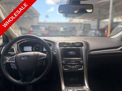Used 2019 Ford Fusion SE FWD image 7