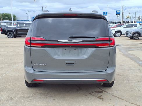 Used 2022 Chrysler Pacifica Touring-L FWD image 8