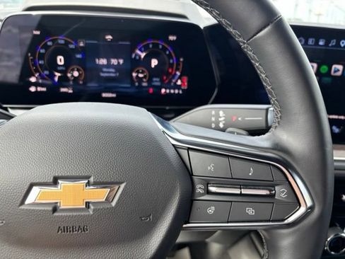 Certified 2025 Chevrolet Suburban High Country AWD/4WD image 29