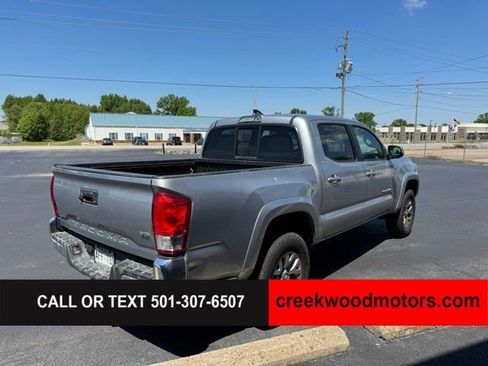 Used 2017 Toyota Tacoma SR5 w/ Tow Package RWD image 4