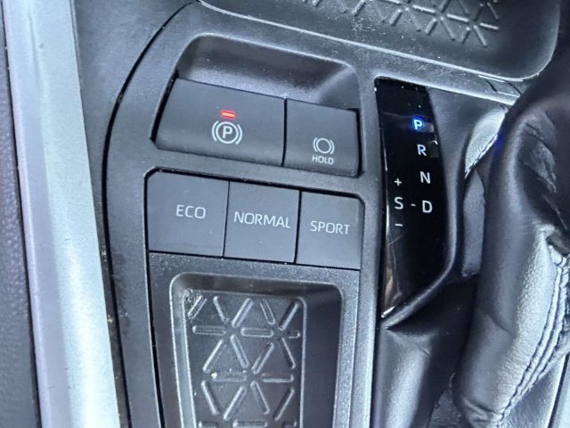 Used 2024 Toyota RAV4 XLE FWD image 14