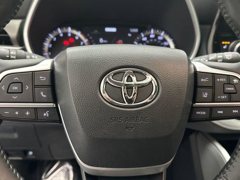 Used 2023 Toyota Highlander XLE image 14