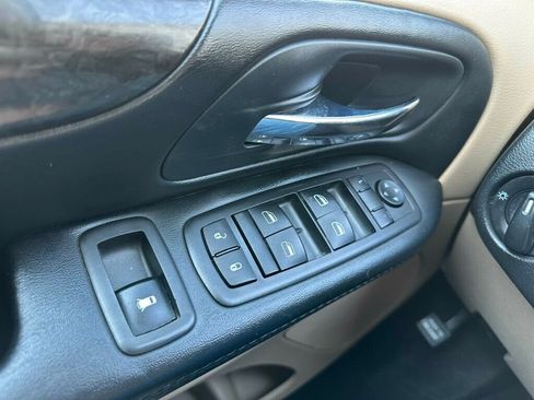 Used 2015 Dodge Grand Caravan SXT FWD image 17