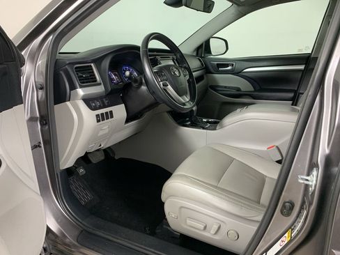 Used 2017 Toyota Highlander XLE w/ Protection Package #3 image 33