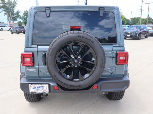Used 2025 Jeep Wrangler Unlimited Sahara w/ Safety Group AWD/4WD image 6