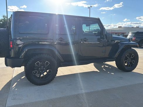 Used 2017 Jeep Wrangler Unlimited Sahara AWD/4WD image 22