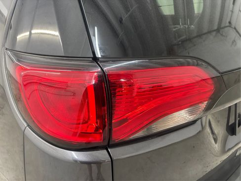 Used 2020 Chrysler Pacifica Touring-L FWD image 32